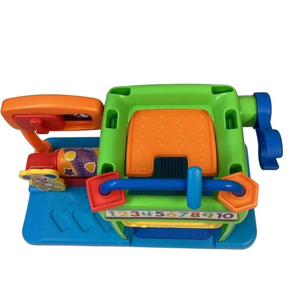 Fisher-Price Small Puppy Dog Themed Plastic Sound Making Car Wash Playset - Picture 3 of 6